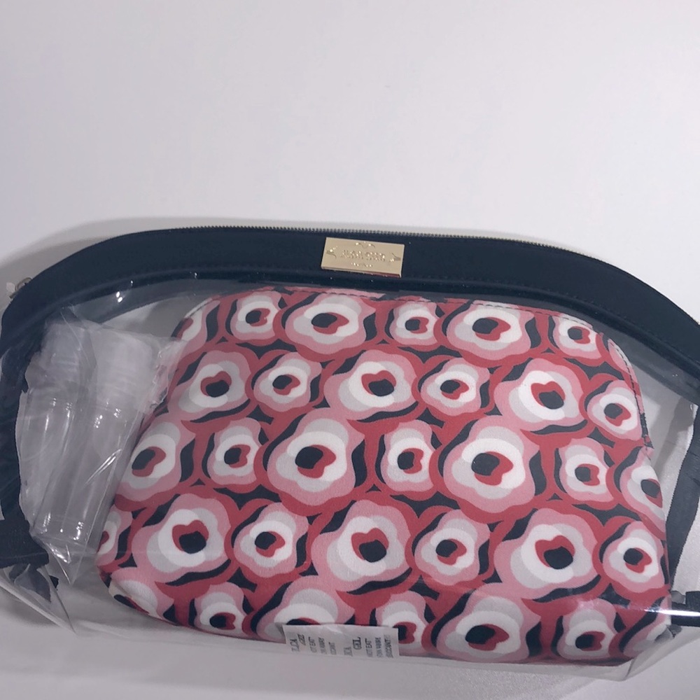 2 cosmetic bags